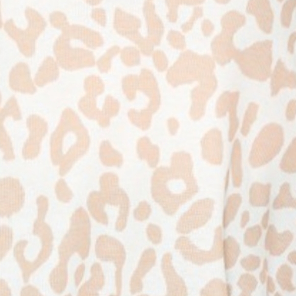 PLUS SIZE V-NECK LEOPARD PRINT TUNIC 1X-3X - Picture 3 of 3